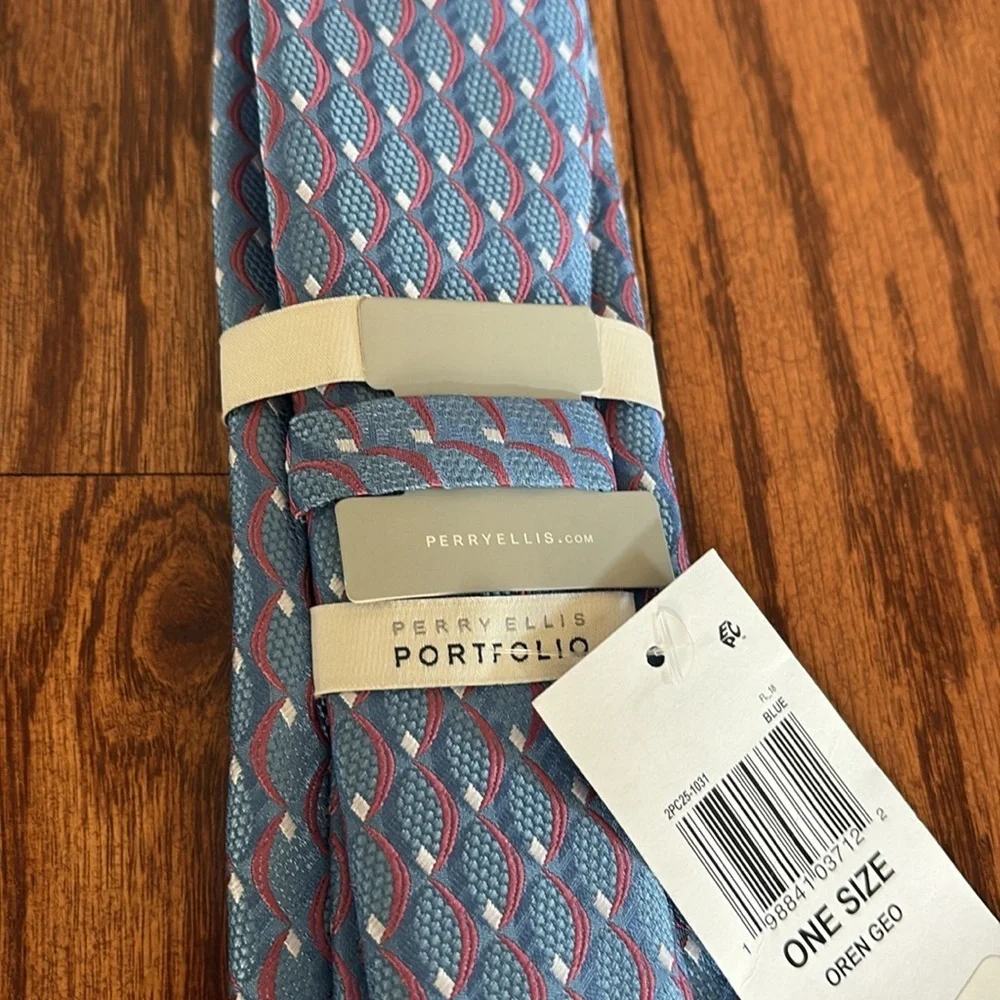 NWT Perry Ellis Blue and Pink Men's neck Tie
